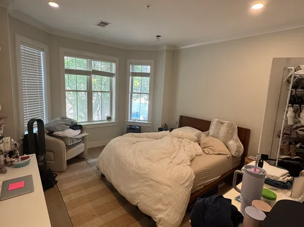 531 Newbury St, Boston, MA 02215