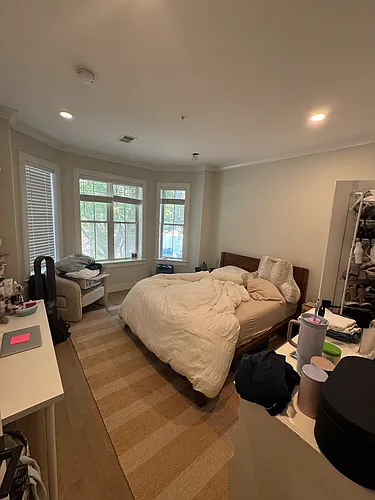 531 Newbury St Photo 1