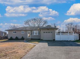 976 Candlewood Rd, Bay Shore, NY 11706