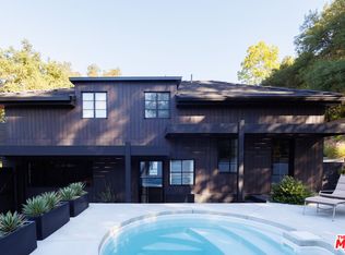 3860 Kingswood Rd, Sherman Oaks, CA 91403