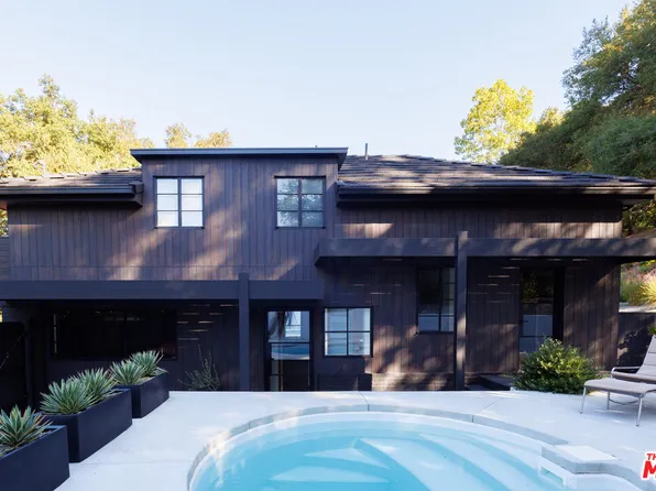 3860 Kingswood Rd, Sherman Oaks, CA 91403