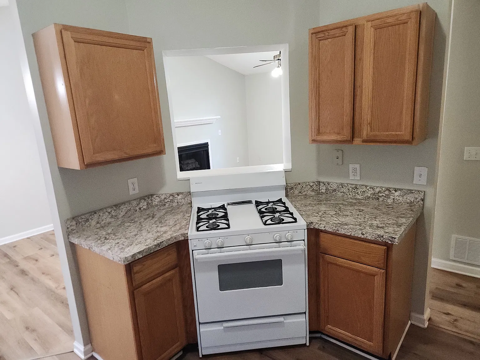 3 bed, 1150 sqft, $1,695 — Photo 4