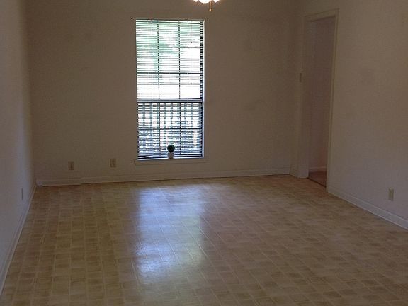 5th image of 114 Jennifer Dr