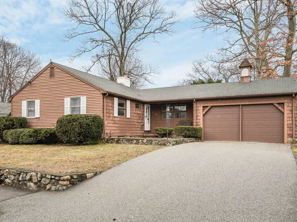 46 Woodcrest Dr, Wakefield, MA 01880
