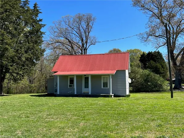 2617 Fish Brandon Rd, Yadkinville, NC 27055