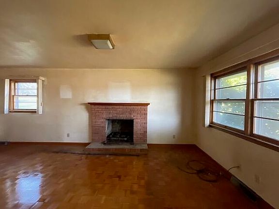 5th image of 1816 Lynn St NW