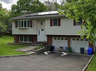 206 Quaspeck Blvd, Valley Cottage, NY 10989