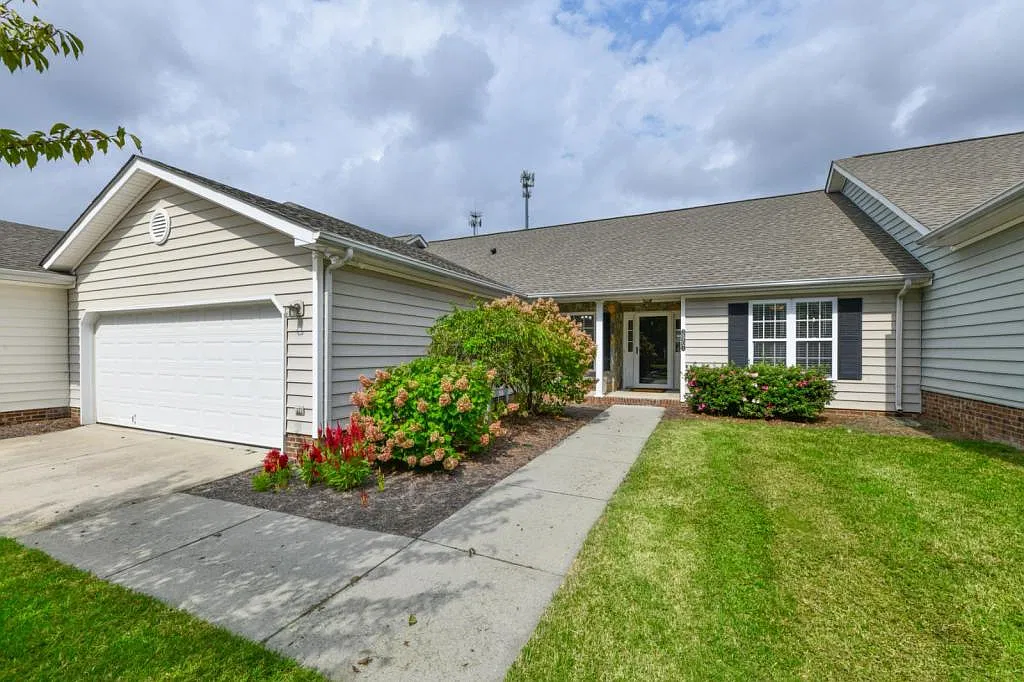 3907 Cloverwood Meadow Ln — Photo 1