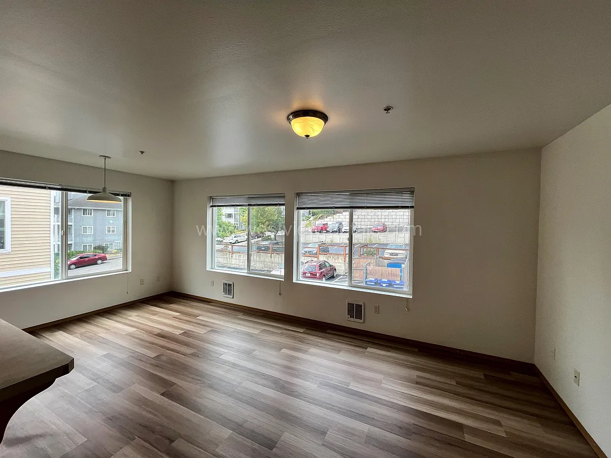 Building Photo - 524 32nd St #303