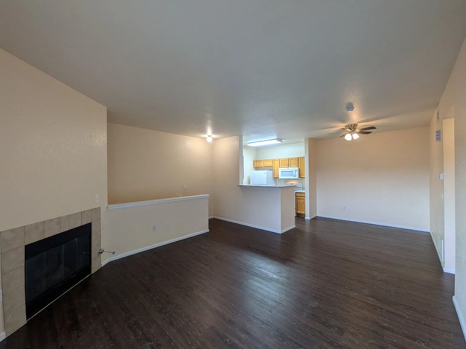 2 bed, 2.0 bath, 1160 sqft, $1,625 — Photo 2