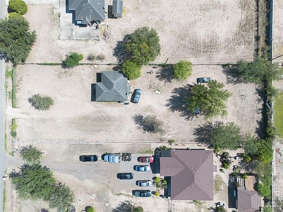 4th image of 2203 Flores Dr S