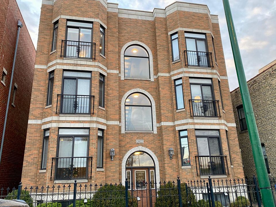 1st image of 2022 N Wood St #3N1