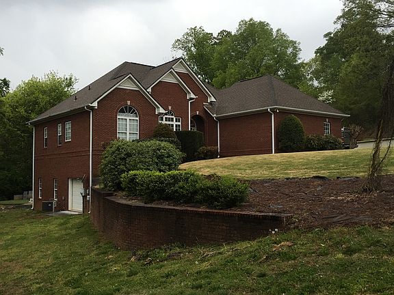 Lower utility garage