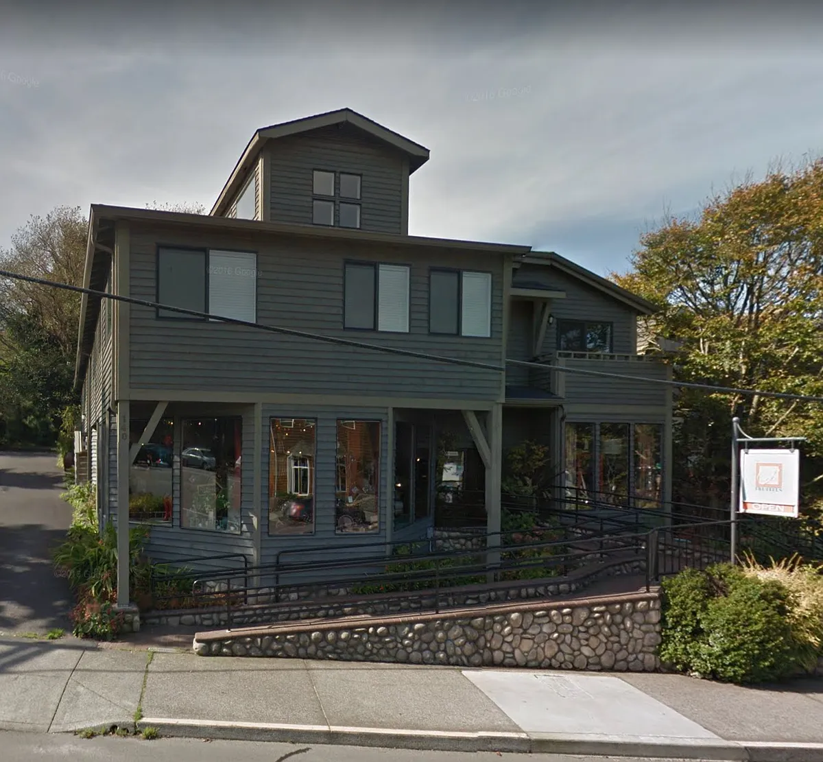 Building Photo - 140 S Hemlock St #1