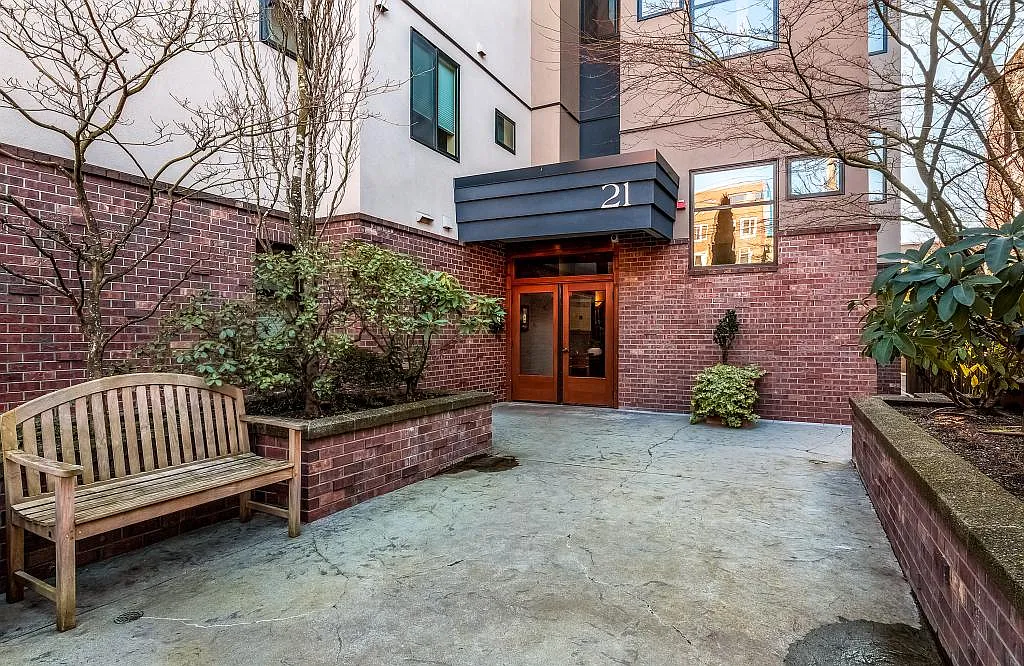 Main Entrance - 21 W Comstock St #102