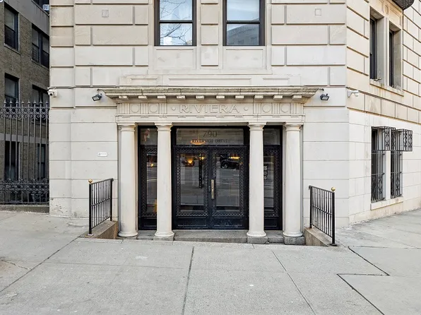 790 Riverside Drive image 9 of 11