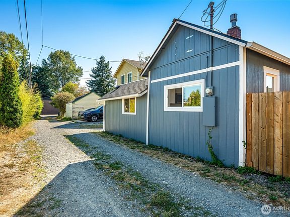 5th image of 411 N Stillaguamish Avenue