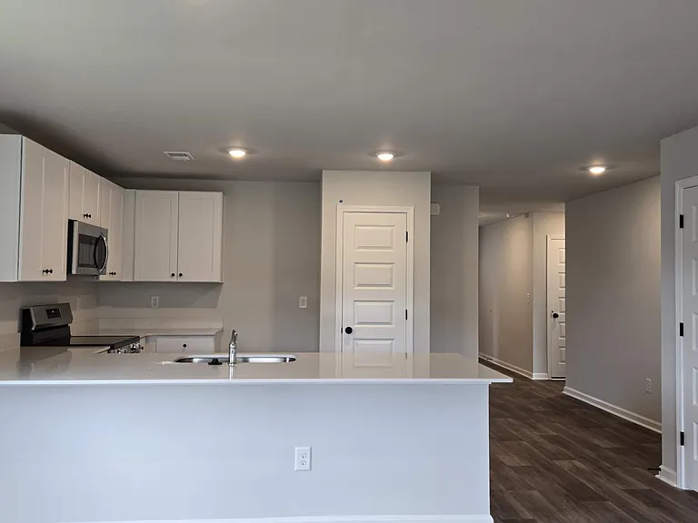 598 Cambria Dr — Photo 5