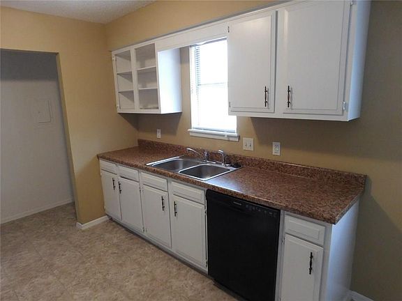3rd image of 2816 W Meadowlark Dr