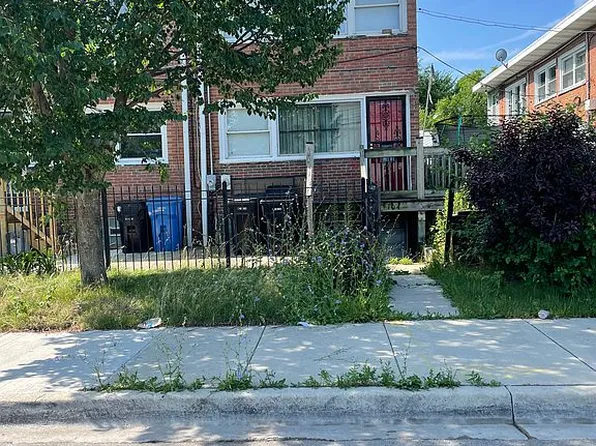 104 E Carver Plz, Chicago, IL 60653