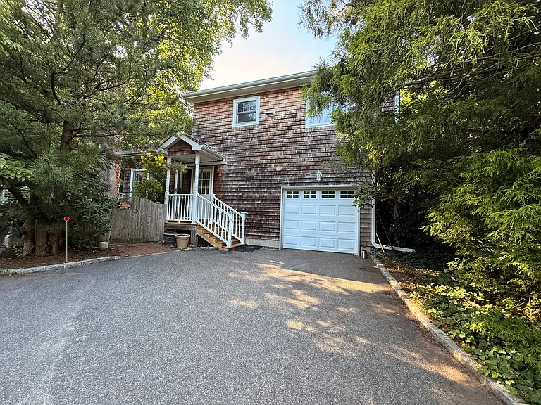 22 William Penn Dr #UPSTAIRS — Photo 2