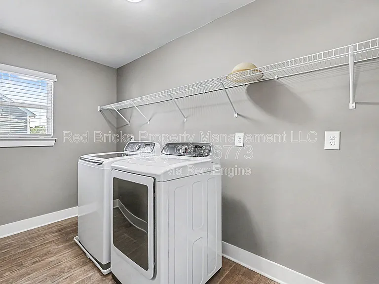 149 Kingston Dr — Photo 32