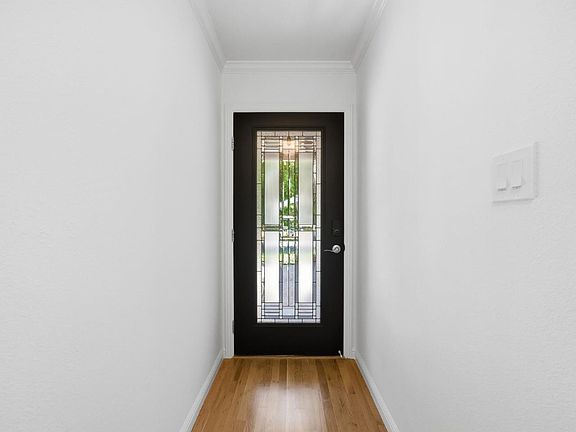 3rd image of 1529 Willowgate Dr