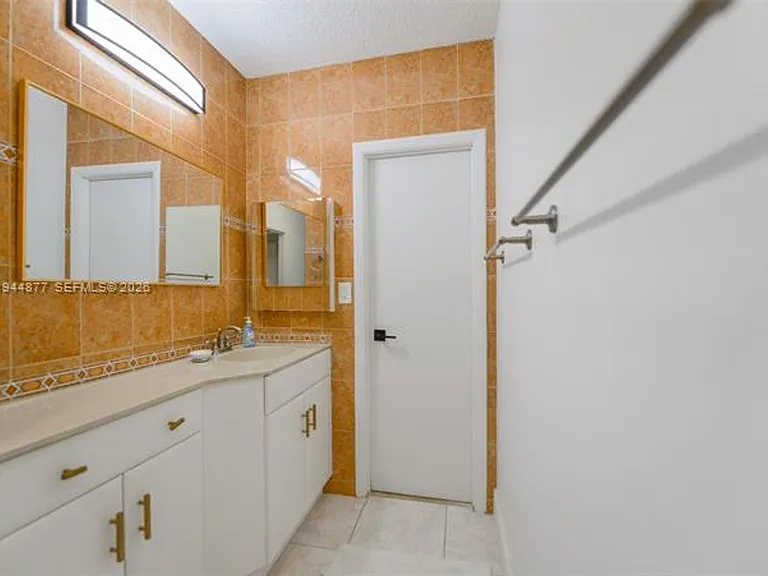 1950 S Ocean Dr #19E — Photo 29