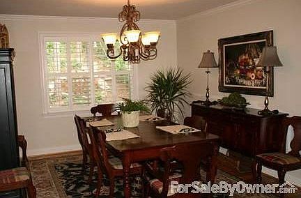 Dining room : Window overlooks natural area in back