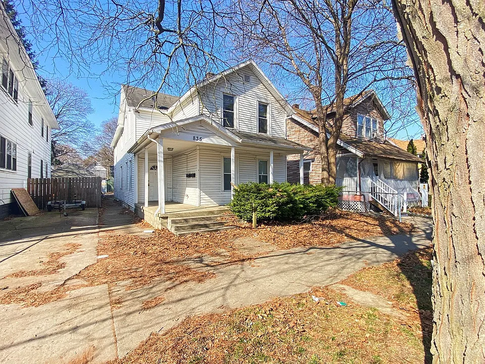 835 Davis Ave NW #1