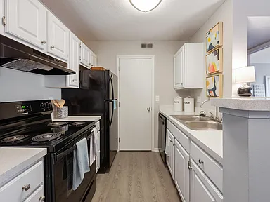 Gateway Lakes Apartments