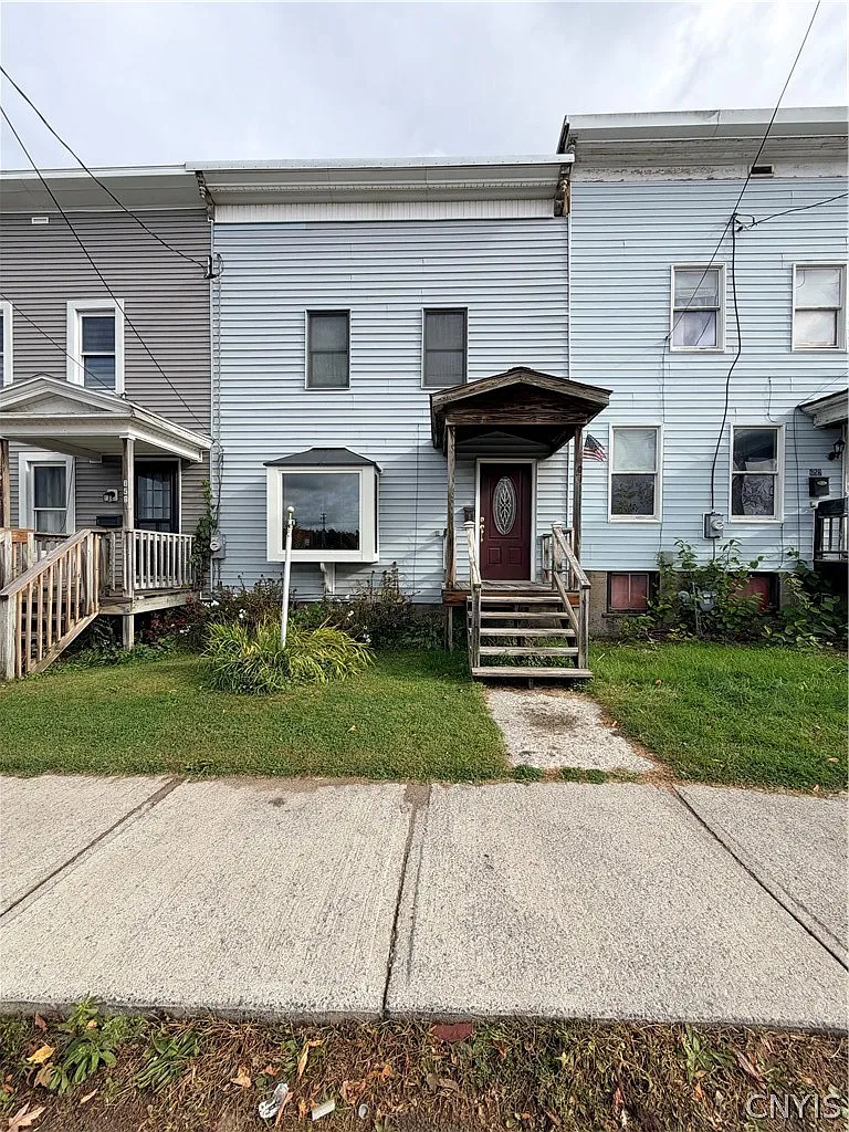3 bed, 1.5 bath, 1200 sqft, $1,100 — Photo 1
