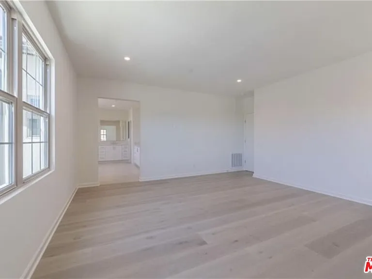 113 Escala — Photo 19