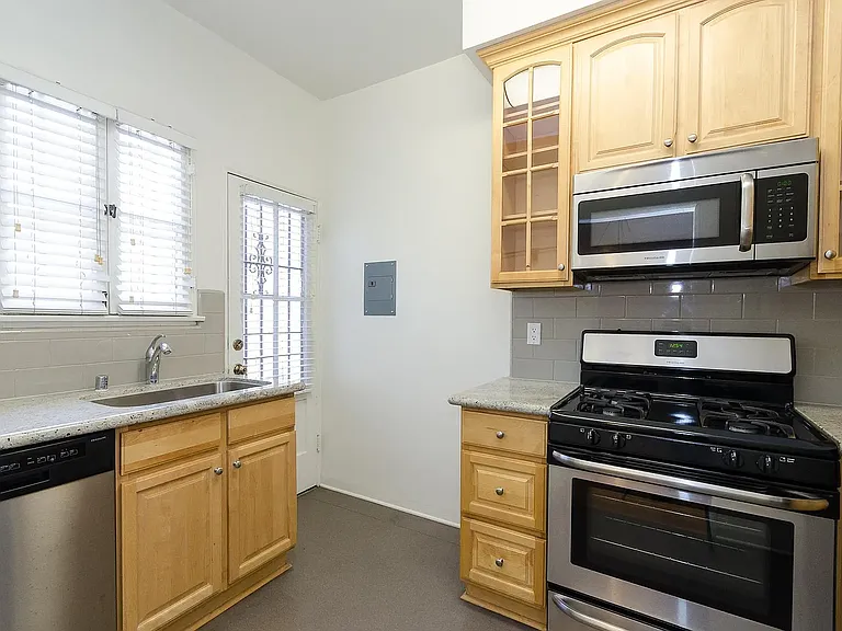 313 S Cochran Ave #313 — Photo 8