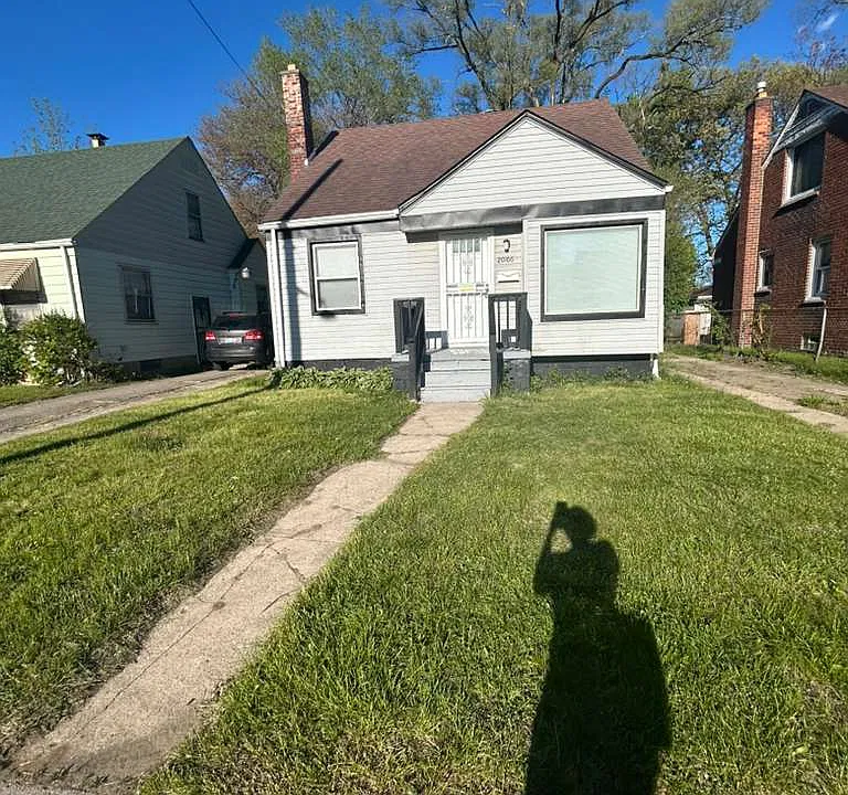 20166 Greenlawn Ave