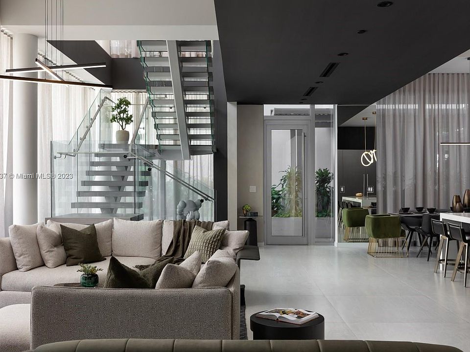 1st image of 851 NE 1st Ave #4