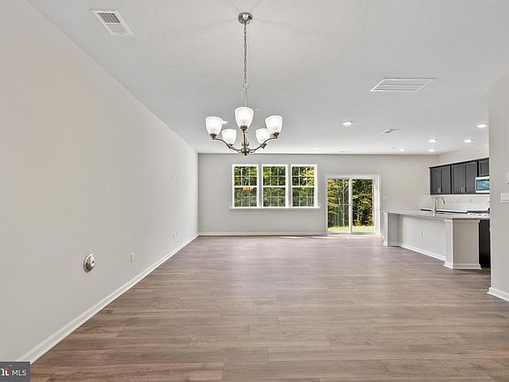 5th image of 255 Correri St