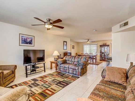 4th image of 10044 W Augusta Dr
