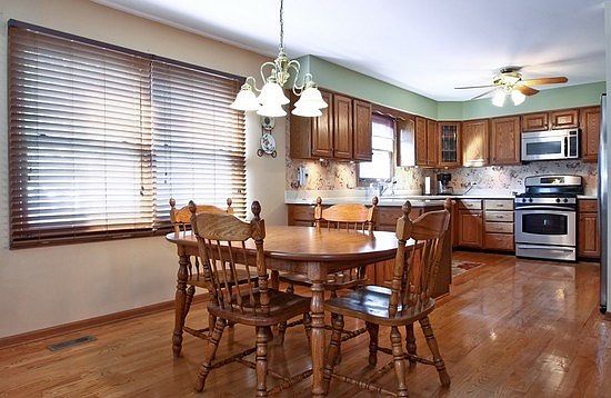 4th image of 739 Yorkshire Ln