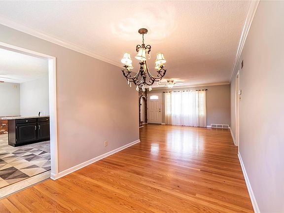 5th image of 4828 Blackhawk Dr