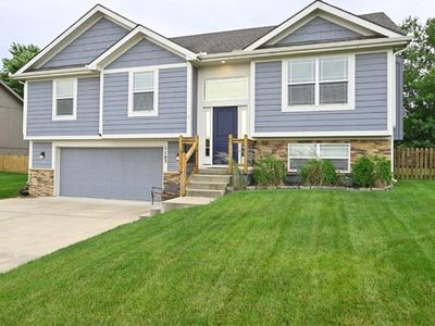 1103 E 18th St, Kearney, MO, 64060