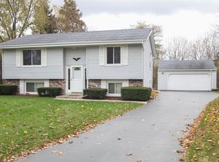 159 Willow Dr, Hartland, WI 53029