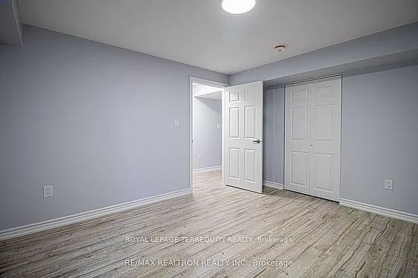 32 Crombie St #BASEMENT — Photo 10