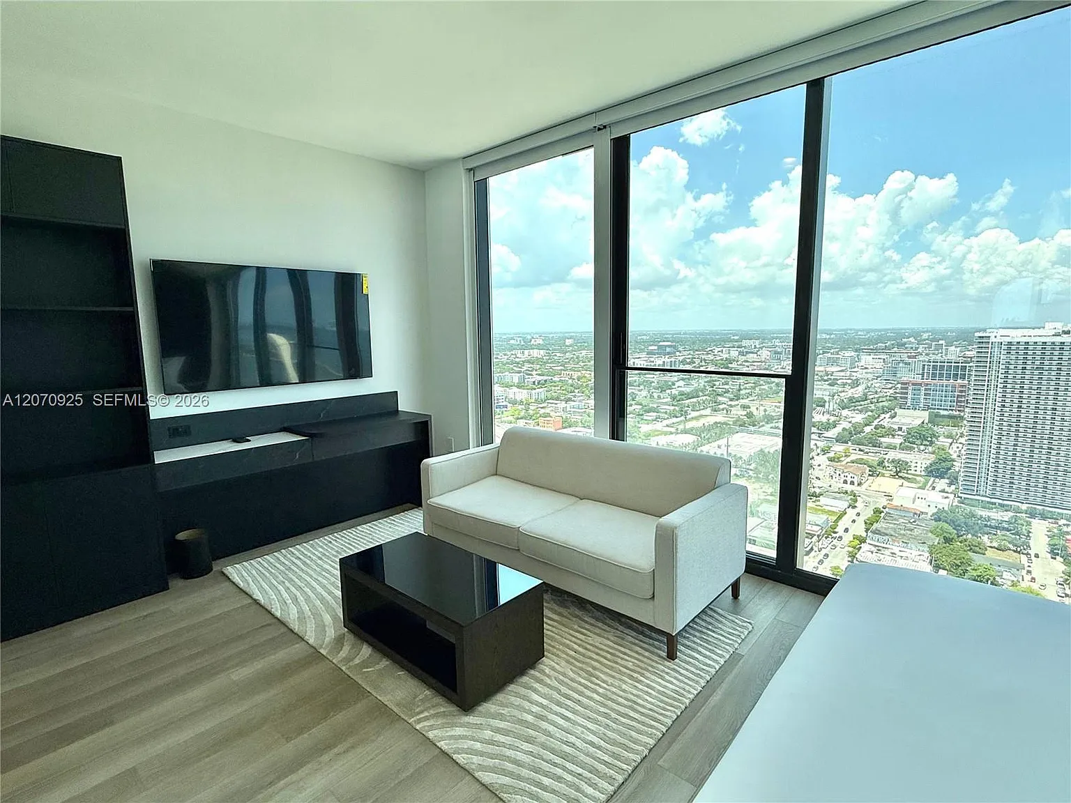 E11even Club Hotel & Resid — Photo 4