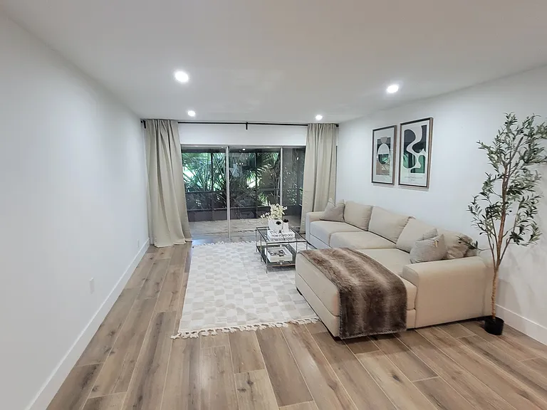9442 NW 65th St — Photo 9