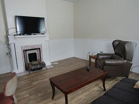 5th image of 105 Pettit St