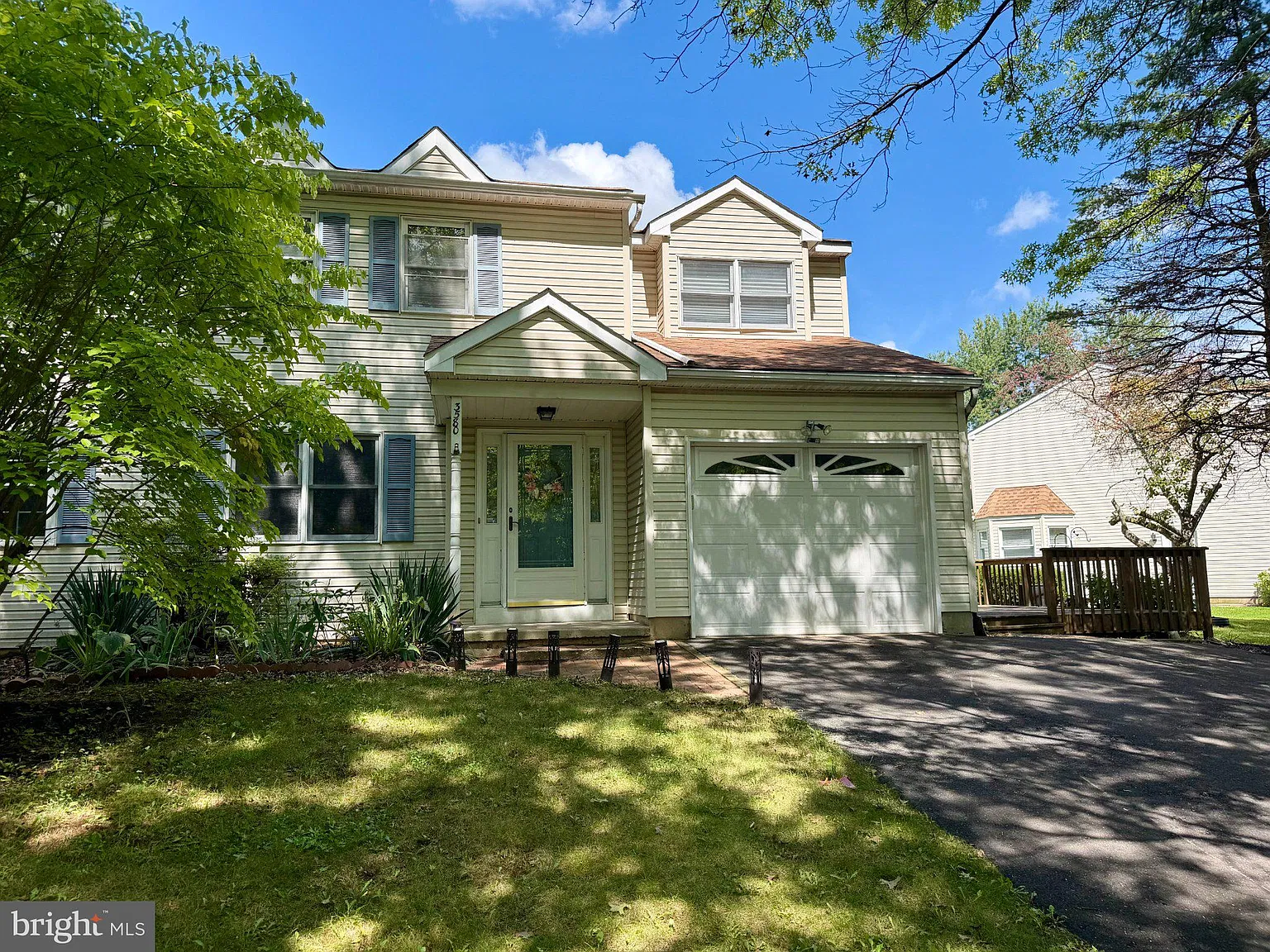 3 bed, 2.5 bath, 2022 sqft, $3,250 — Photo 1