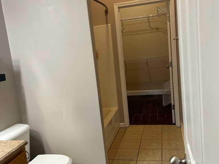 302 Williamsburg Ln — Photo 33