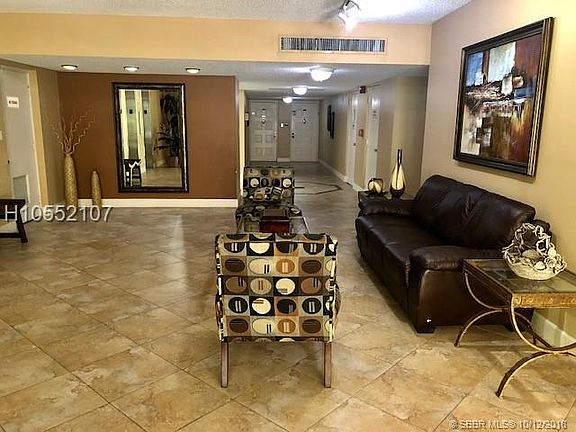 5th image of 3900 Oaks Clubhouse Dr APT 306