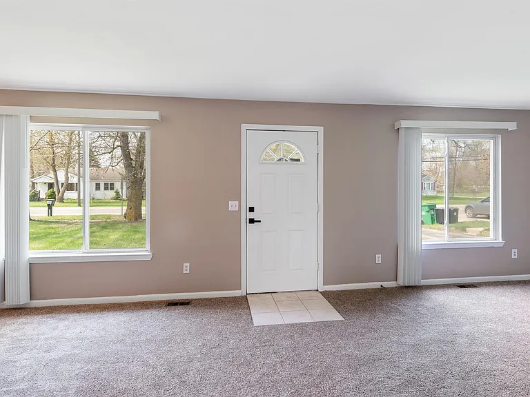 3260 Sashabaw Rd — Photo 15